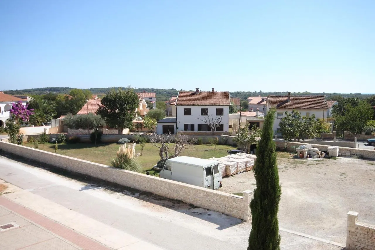 Apartments With A Parking Space Medulin - 7208